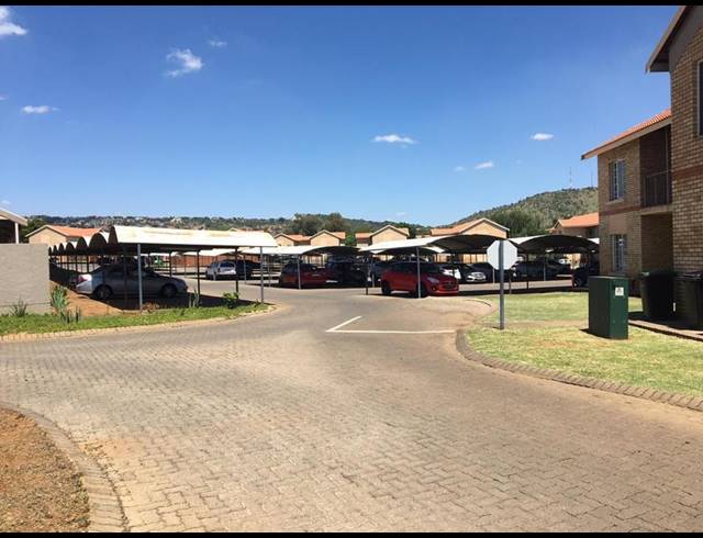 2 BEDROOM APARTMENT FOR SALE IN WATERVAL EAST